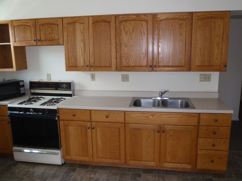 Kitchen - 98 Snow St