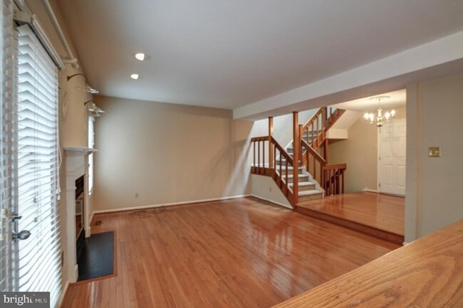 Building Photo - 71 Amity Dr