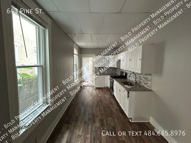 Building Photo - 643 Pine St