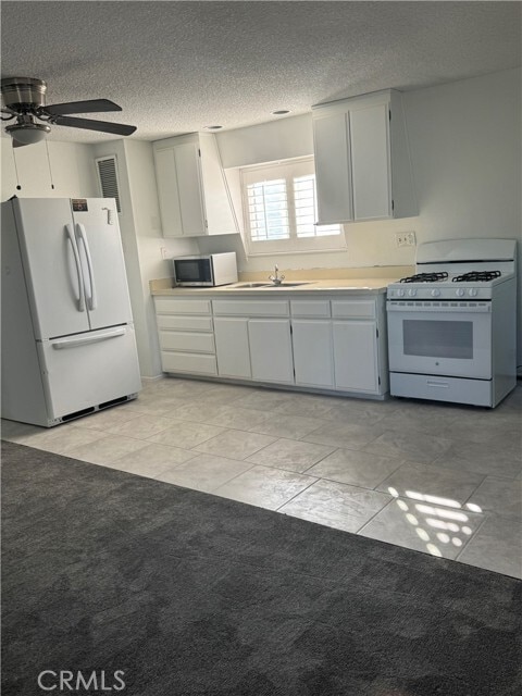 Building Photo - 10495 Bluff St