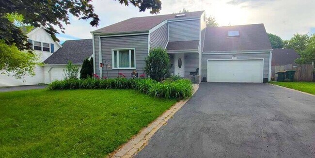 Primary Photo - 304 Seafarer Dr