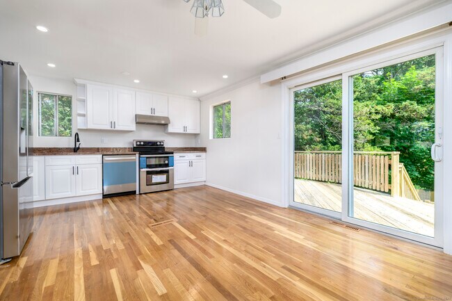 Building Photo - 10 Stanwick Pl