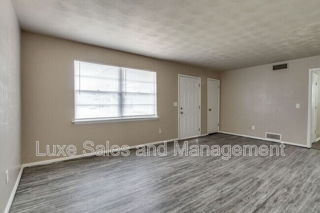 Building Photo - 3005 SW 52nd Pl