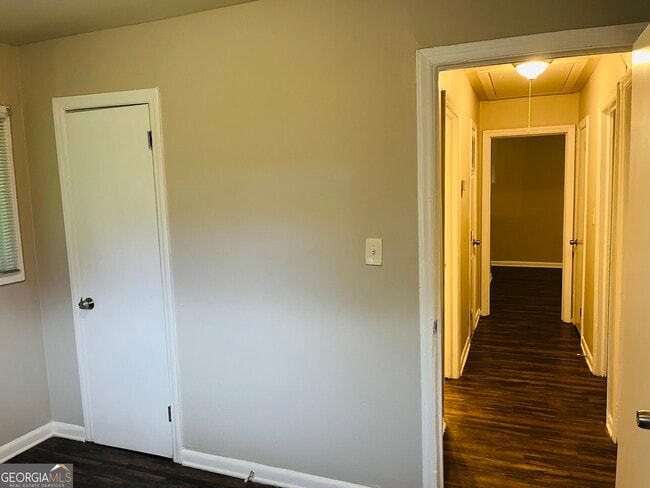 Building Photo - 6102 E Fayetteville Dr