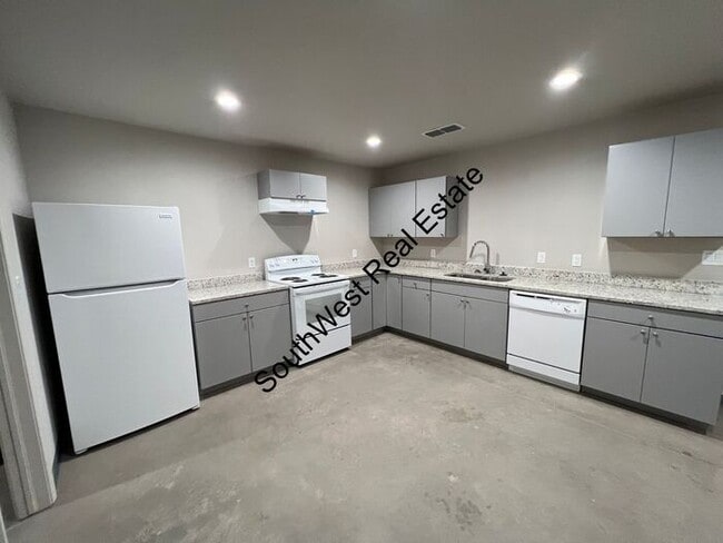 Building Photo - 2 BED 2 BATH APT ALL BILLS PAID!
