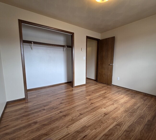 Building Photo - 1140-1142 W Weiland Ln