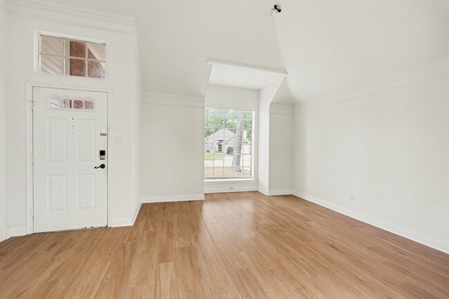 Building Photo - 8303 Lake Crystal Dr