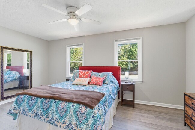 Building Photo - 1108 S Barnett Shoals Rd