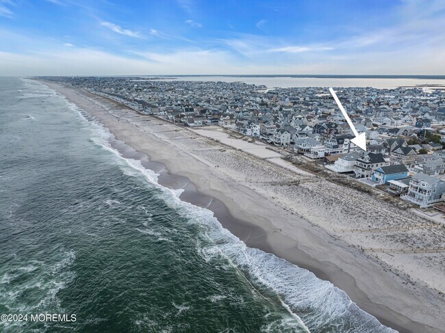 Building Photo - 3574 Ocean Terrace