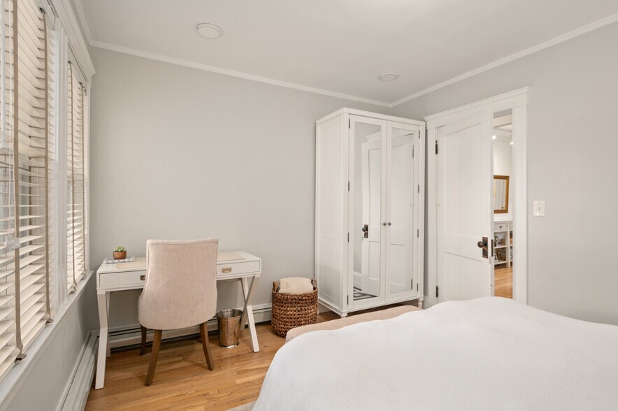 Building Photo - 37 Everett St