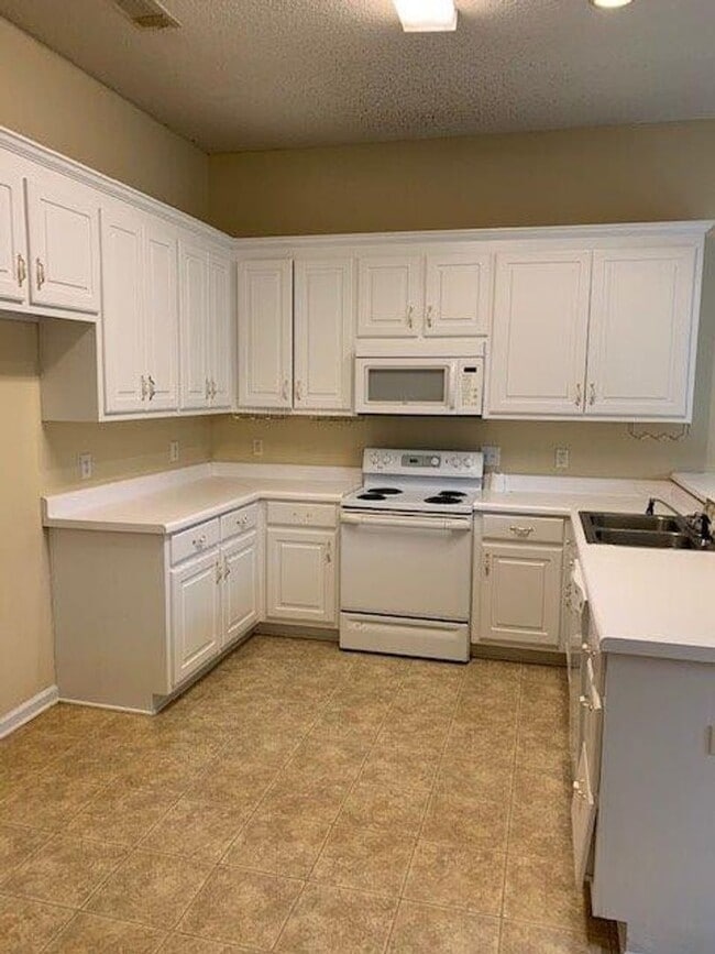 Building Photo - 2156 Inverness Pkwy
