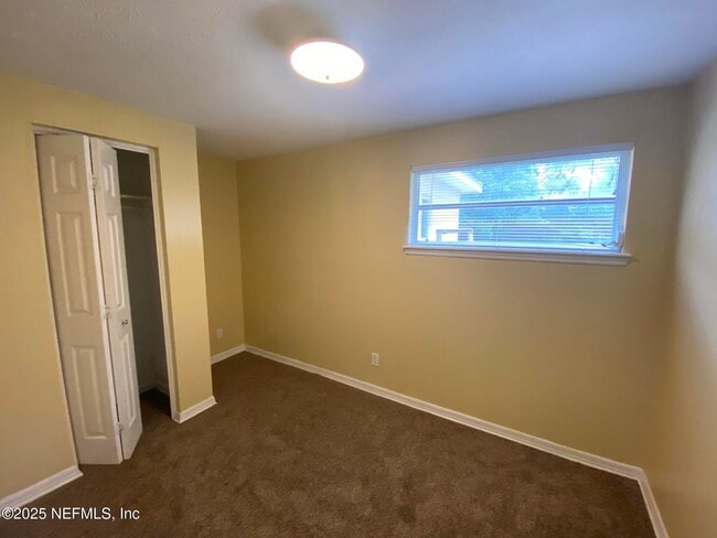 Building Photo - 165 Parkwood Dr W