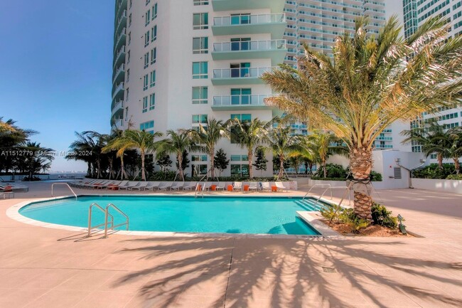 Amenities - 1900 N Bayshore Dr