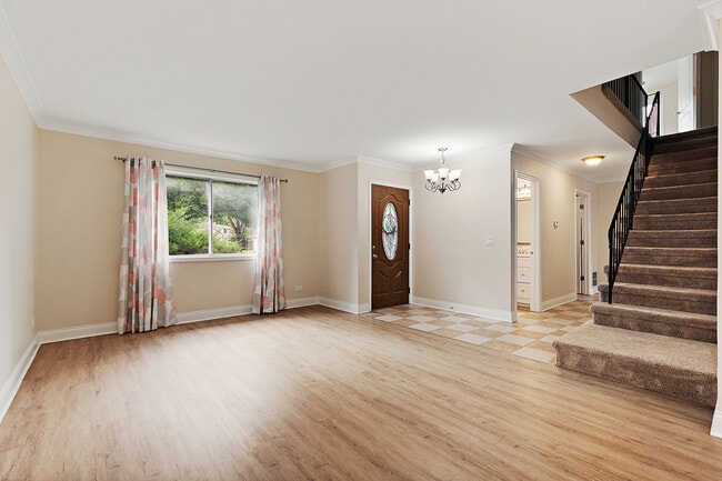 Building Photo - 320 Thistle Dr