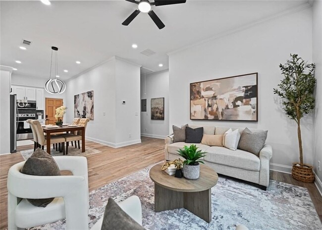 Building Photo - 1273 Pine Ave