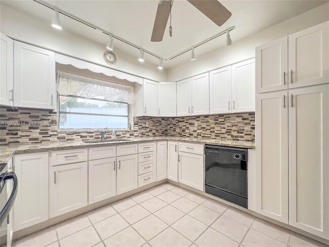 Building Photo - 192 SW 62nd Terrace