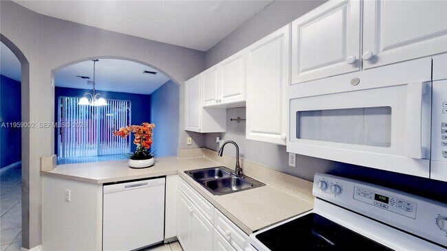 Building Photo - 741 SE 2nd St