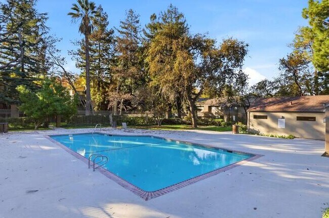 Building Photo - 5705 Makati Cir