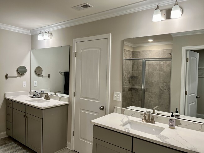 Owner Ensuite - 639 Newlyn Dr