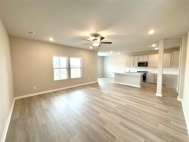 Building Photo - 12198 Ridge Top Dr