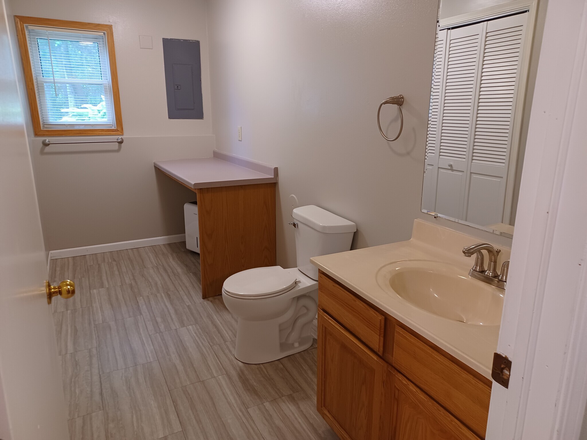 Building Photo - 130 Rhyme St