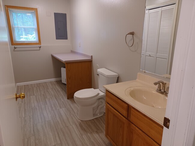 Building Photo - 130 Rhyme St