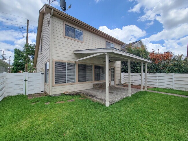 Building Photo - 3 Bed Single-Family Home in Parkside At Perry 77070