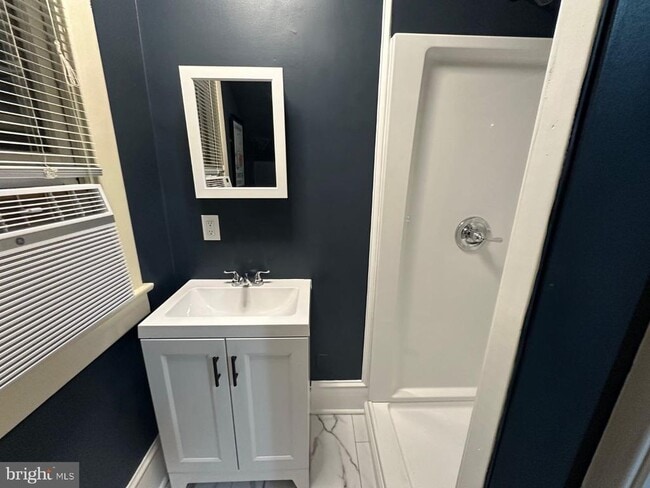 Building Photo - 4608 W Virginia Ave