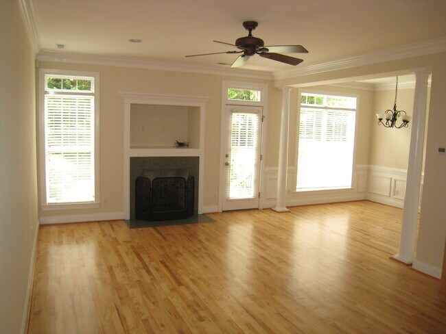 Building Photo - 101b Meadowbrook Rd
