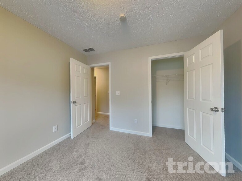 Building Photo - 65 Cascade Ct