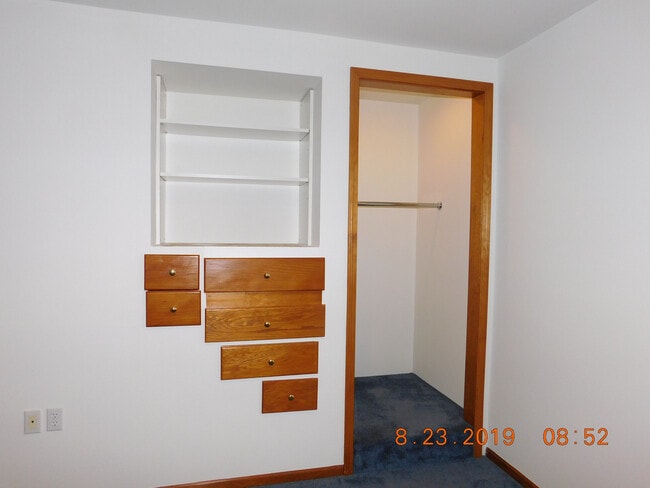 Building Photo - Large Single Family Home