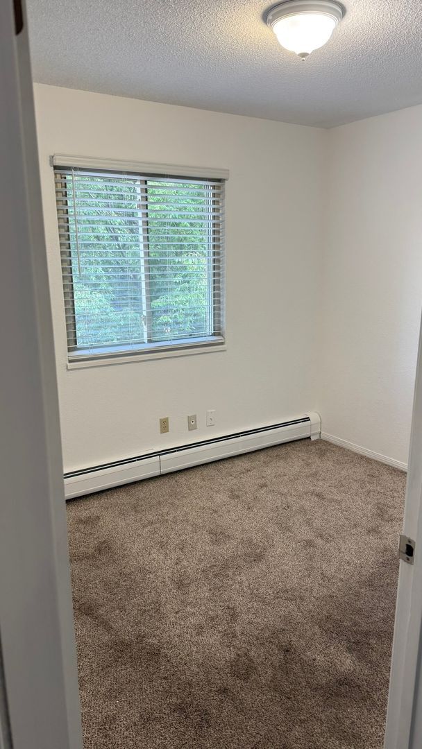 Building Photo - 3 Bed 2 1/4 Bath Townhome