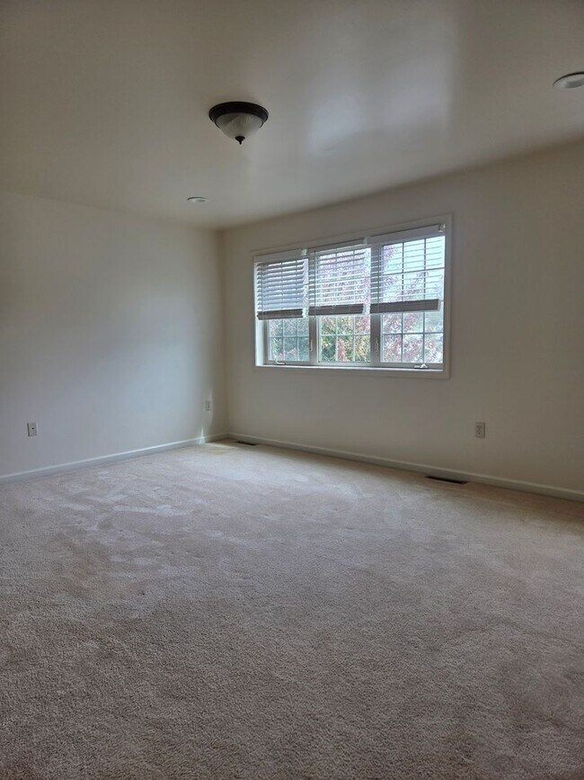 Building Photo - 110 Smith Rd