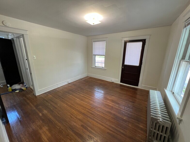 Bedroom 3 (Balcony) - 81 S Pearl St