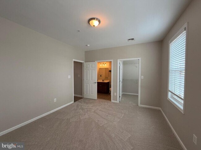 Building Photo - 134 Bridge St