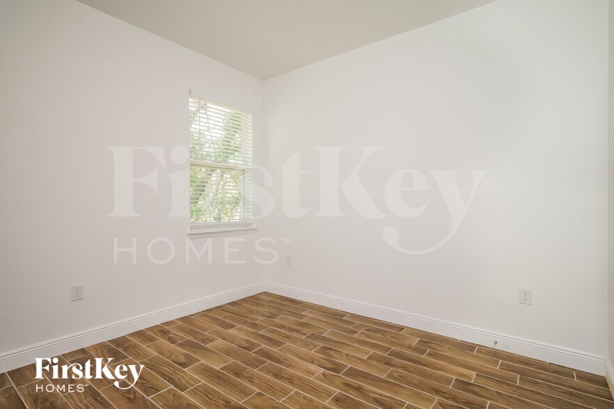 Building Photo - 201 Spoonbill Ln