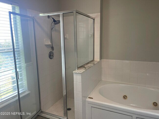 Building Photo - 1751 Hawkins Cove Dr E