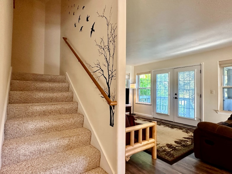 Building Photo - 12 River Falls Dr