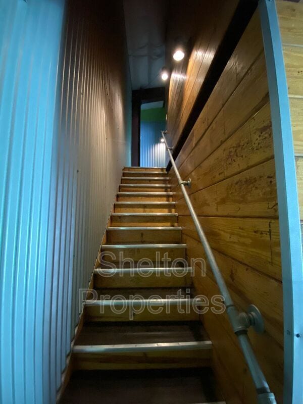 Building Photo - 2121 W Hayward Ave