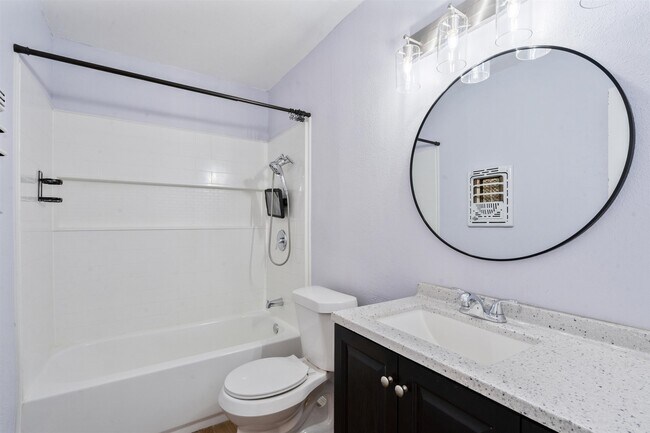 Building Photo - 1301 E 2nd St