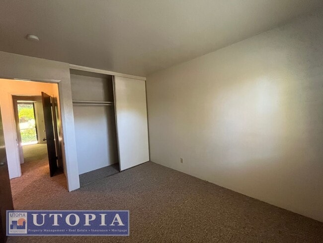 Building Photo - Bright and cozy 2-Bedroom, 2 Bathroom loca...