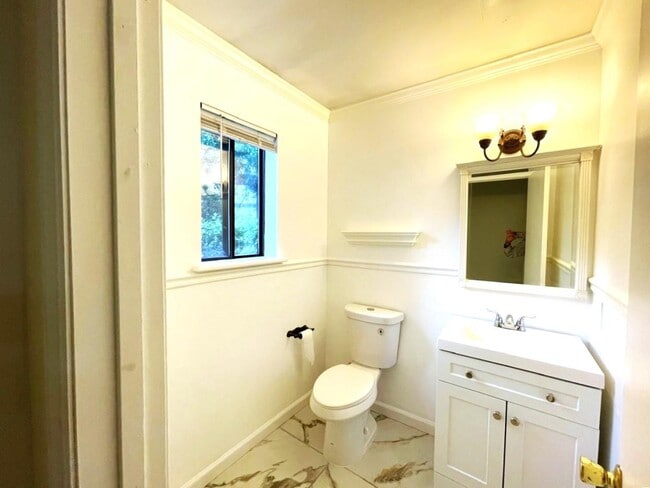 Building Photo - 12 Sunstone Dr
