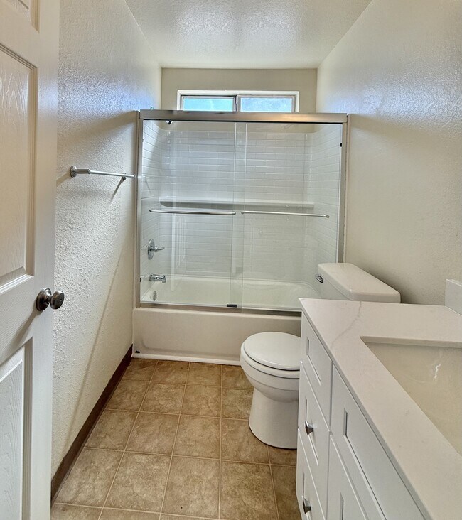 Building Photo - 200 Northwoods Ave