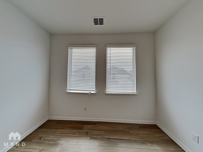 Building Photo - 7900 Green Heron Dr