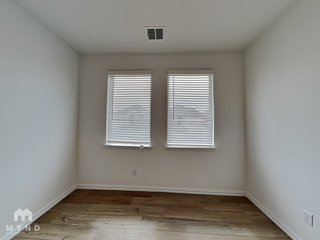 Building Photo - 7900 Green Heron Dr