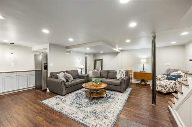 Building Photo - 2341 Elmwood Cir SE
