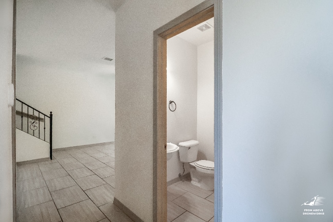 Building Photo - 3204 Merry Mdw