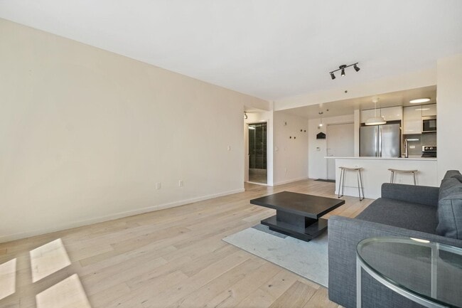Building Photo - 102 Christopher Columbus Dr