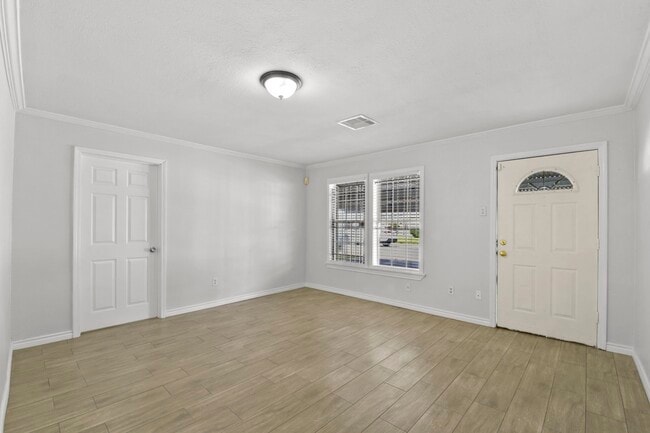 Building Photo - 3718 Dreyfus St