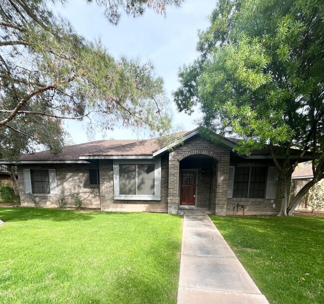 Building Photo - Charming 4-bedroom, 2-bathroom in Gilbert